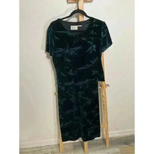 Kathie Lee Women’s Emerald Green Sparkling Leaf accents Velvet Size M/L shirt sk